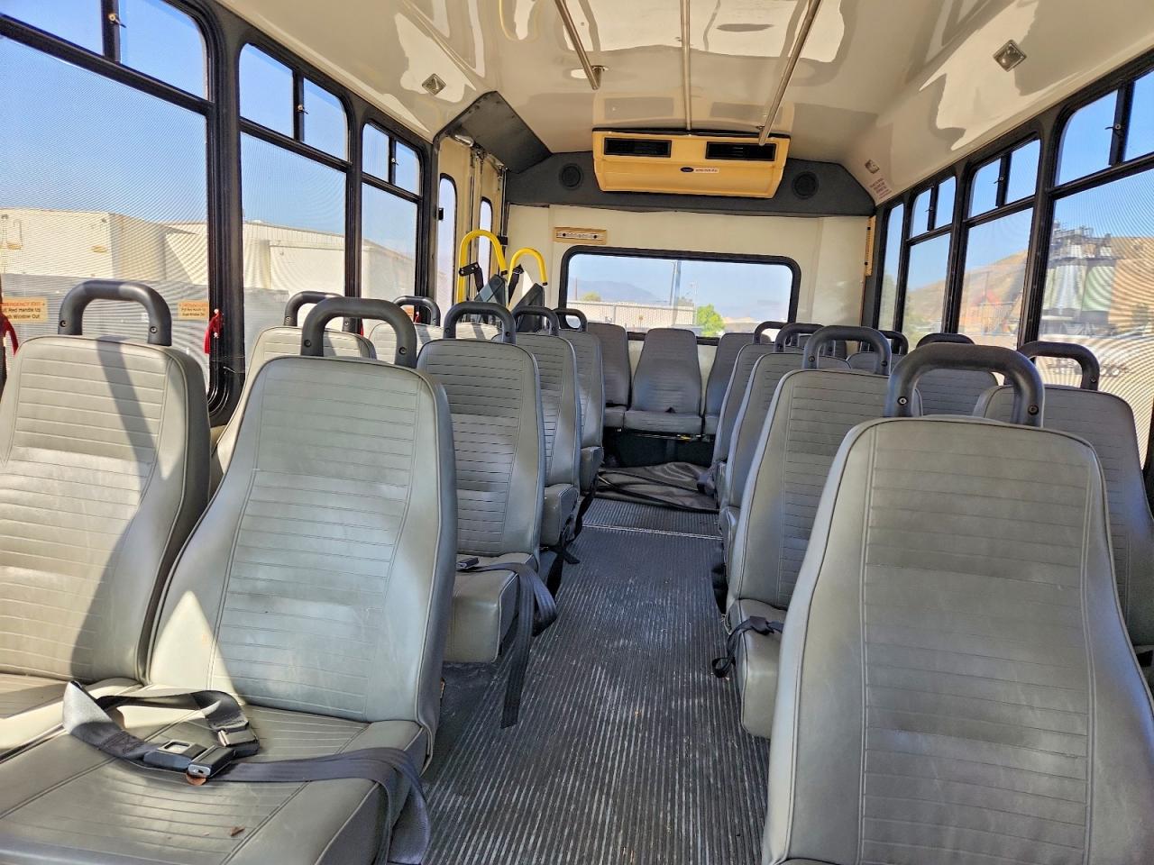 FORD ECONOLINE 2003 — 12