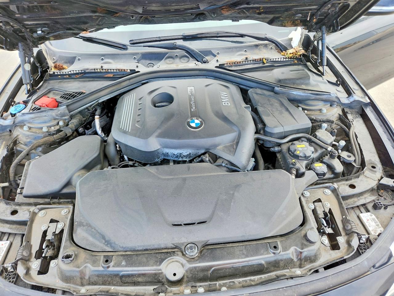 BMW 330 2018 — 12