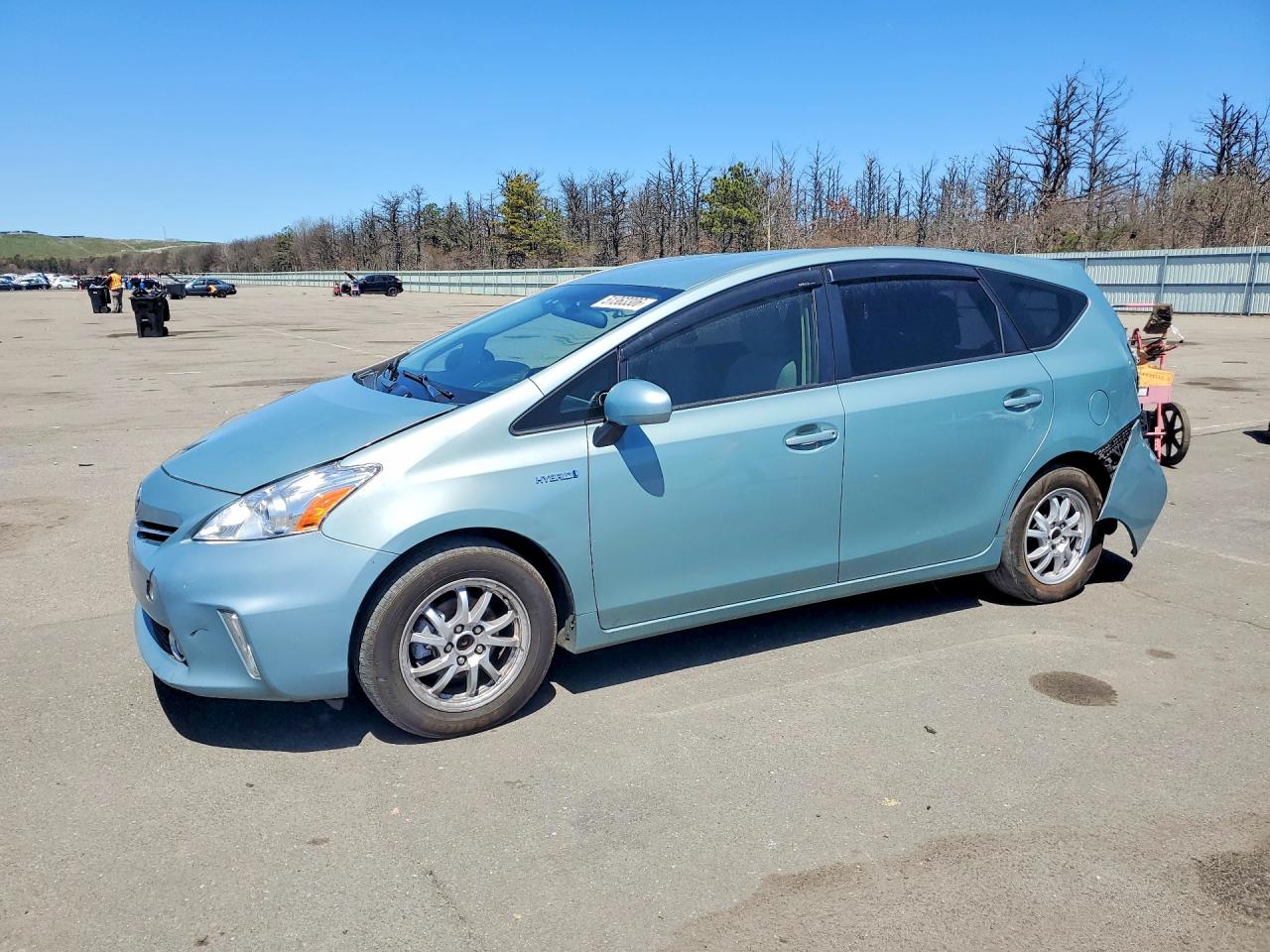 TOYOTA PRIUS V 2013 — 2
