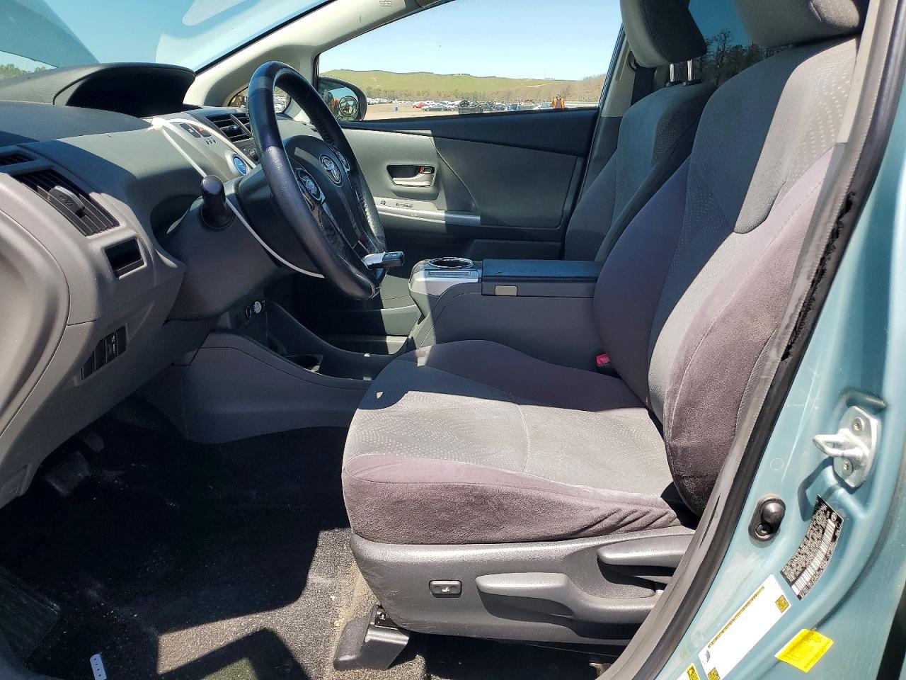 TOYOTA PRIUS V 2013 — 8