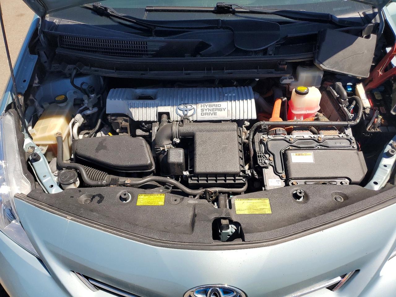 TOYOTA PRIUS V 2013 — 12