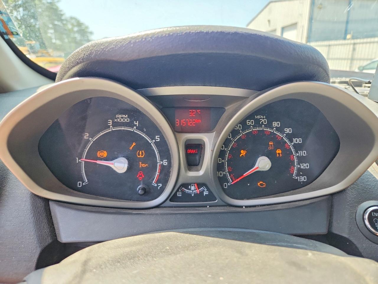 FORD FIESTA 2011 — 10