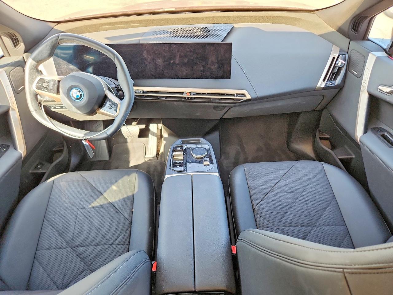 BMW IX 2025 — 9