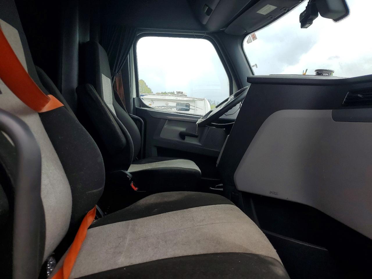 FREIGHTLINER CASCADIA 126 2020 — 6
