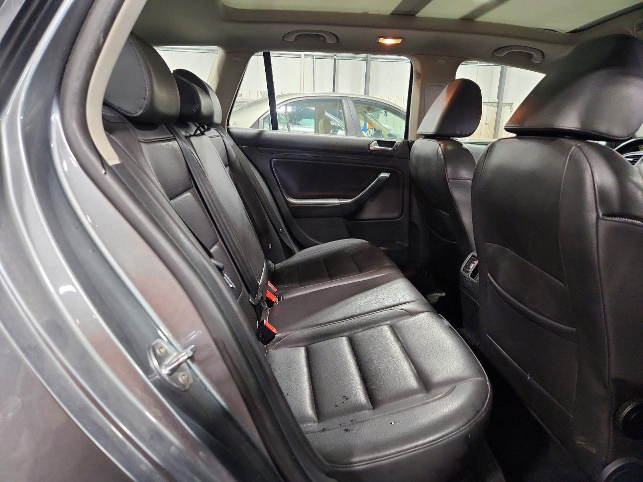 VOLKSWAGEN JETTA 2012 — 12