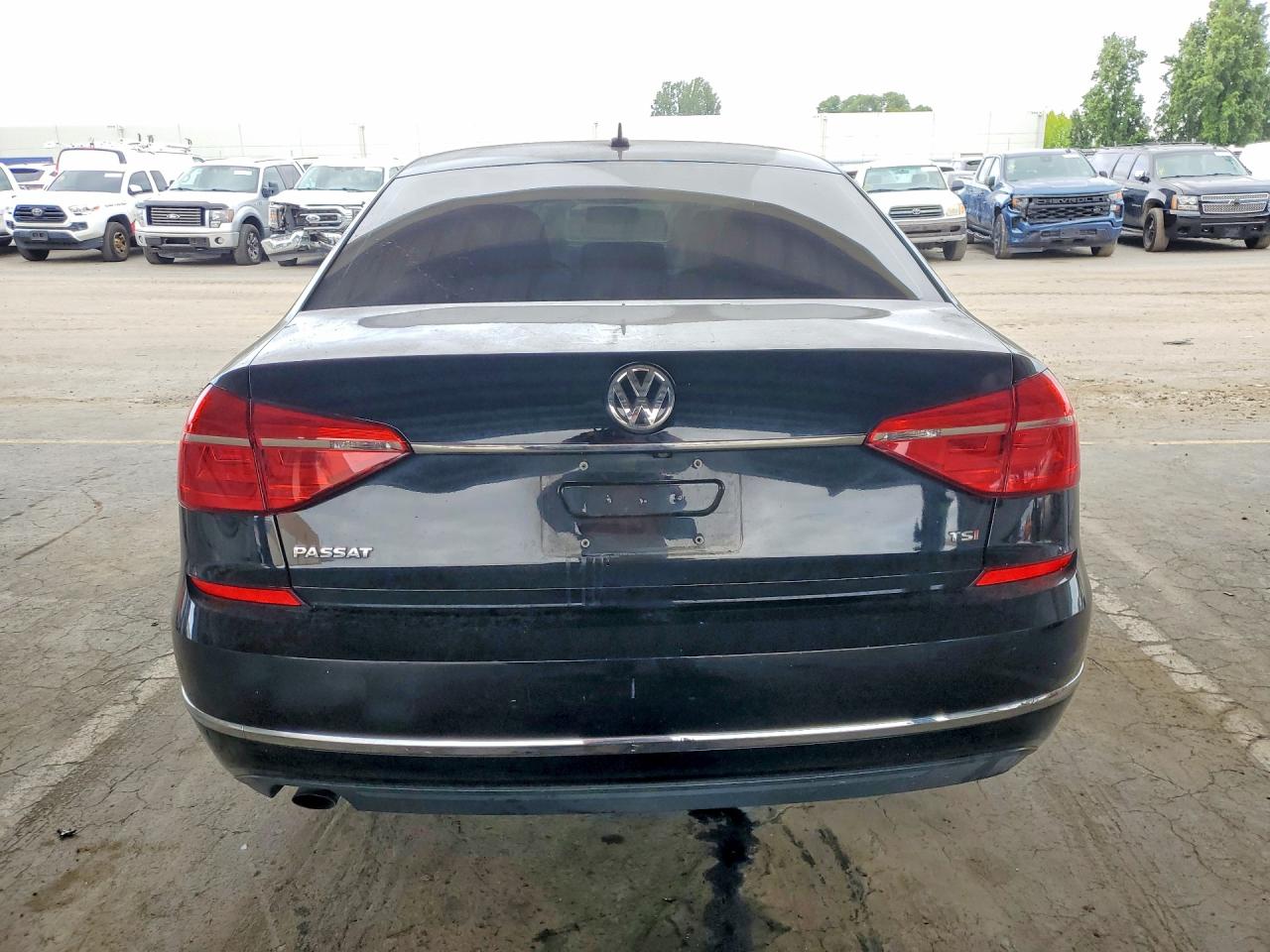 VOLKSWAGEN PASSAT 2016 — 7