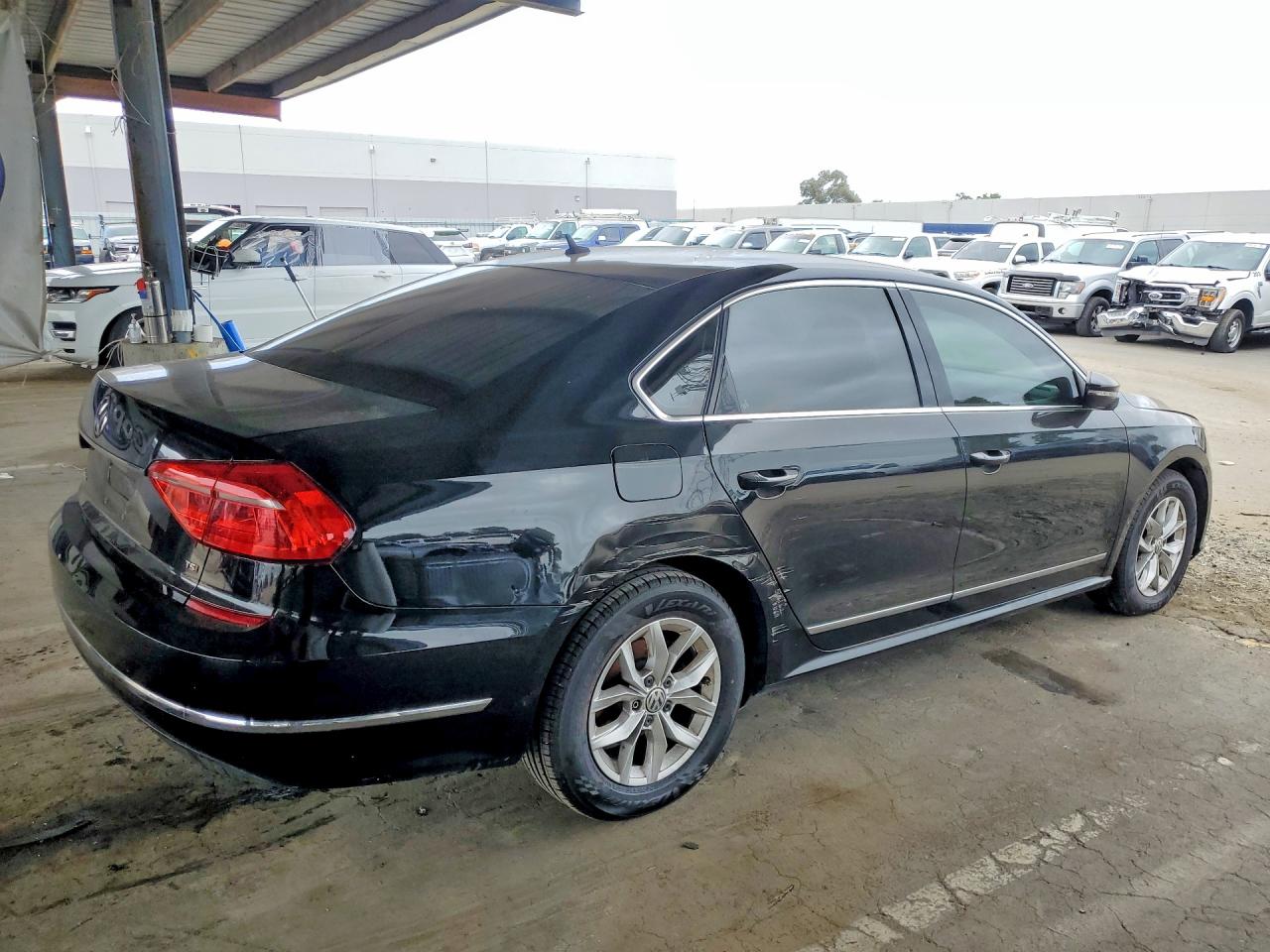 VOLKSWAGEN PASSAT 2016 — 4