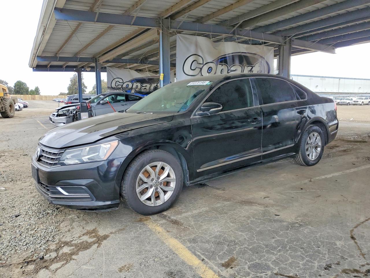 VOLKSWAGEN PASSAT 2016 — 2