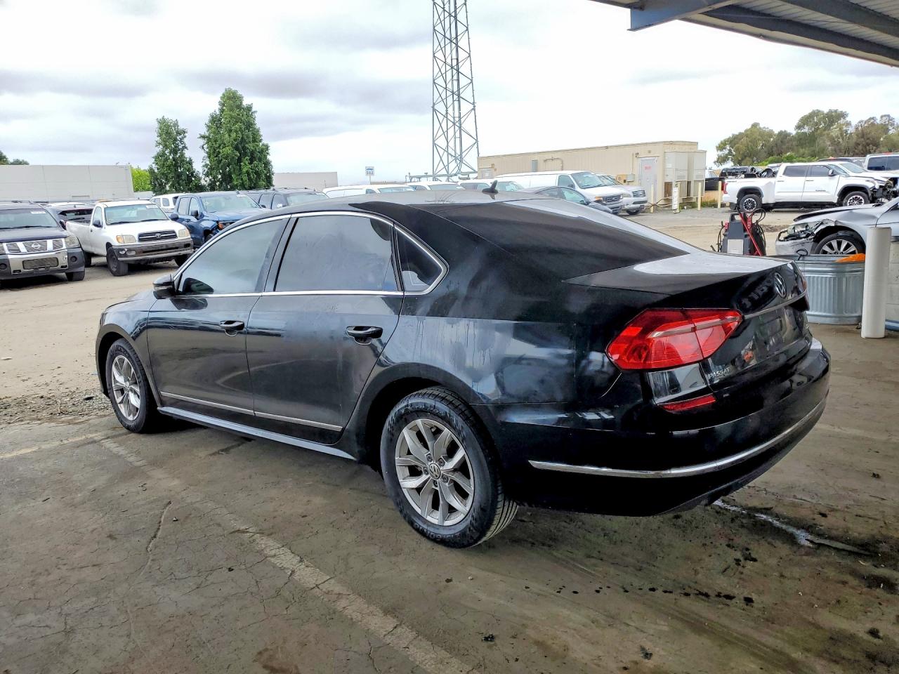 VOLKSWAGEN PASSAT 2016 — 3