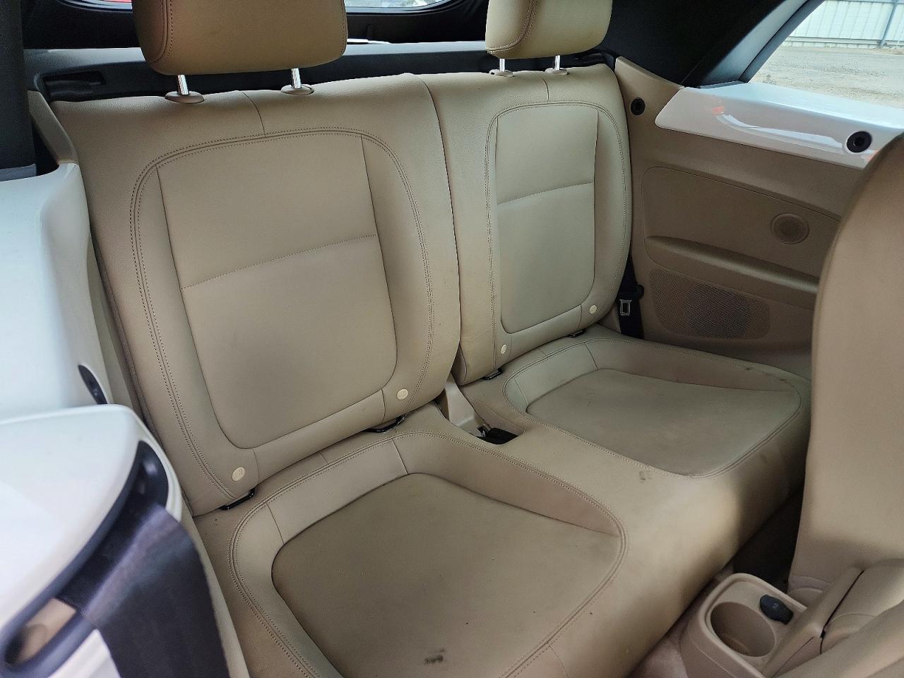 VOLKSWAGEN BEETLE 2013 — 9