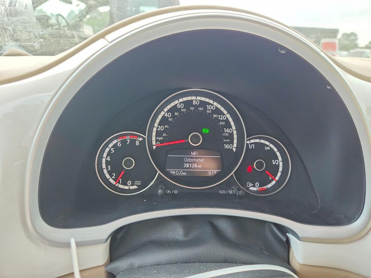 VOLKSWAGEN BEETLE 2013 — 8