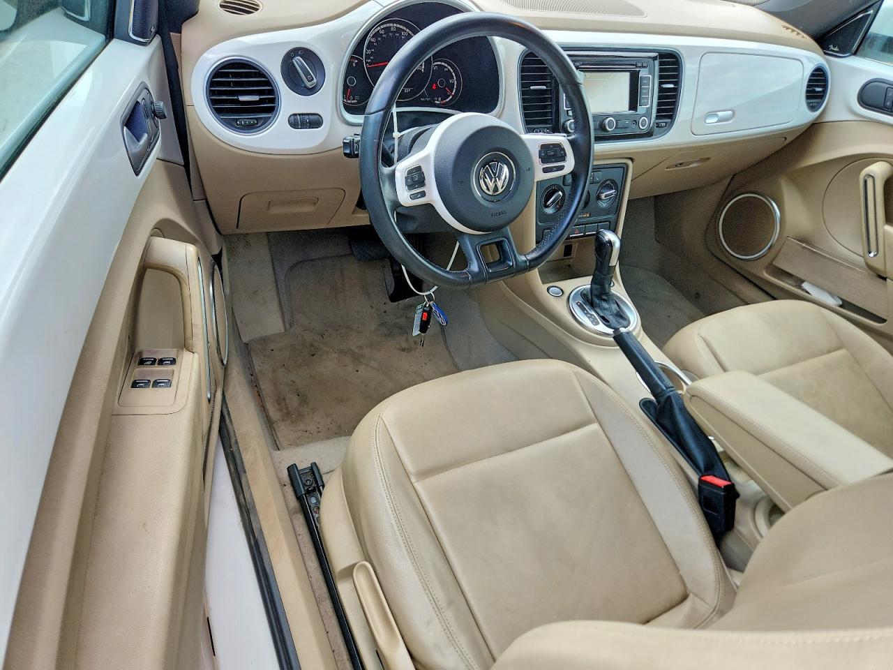 VOLKSWAGEN BEETLE 2013 — 7