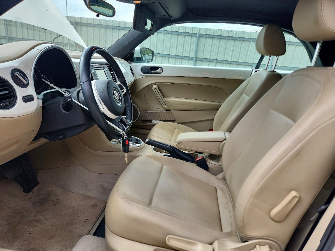 VOLKSWAGEN BEETLE 2013 — 6