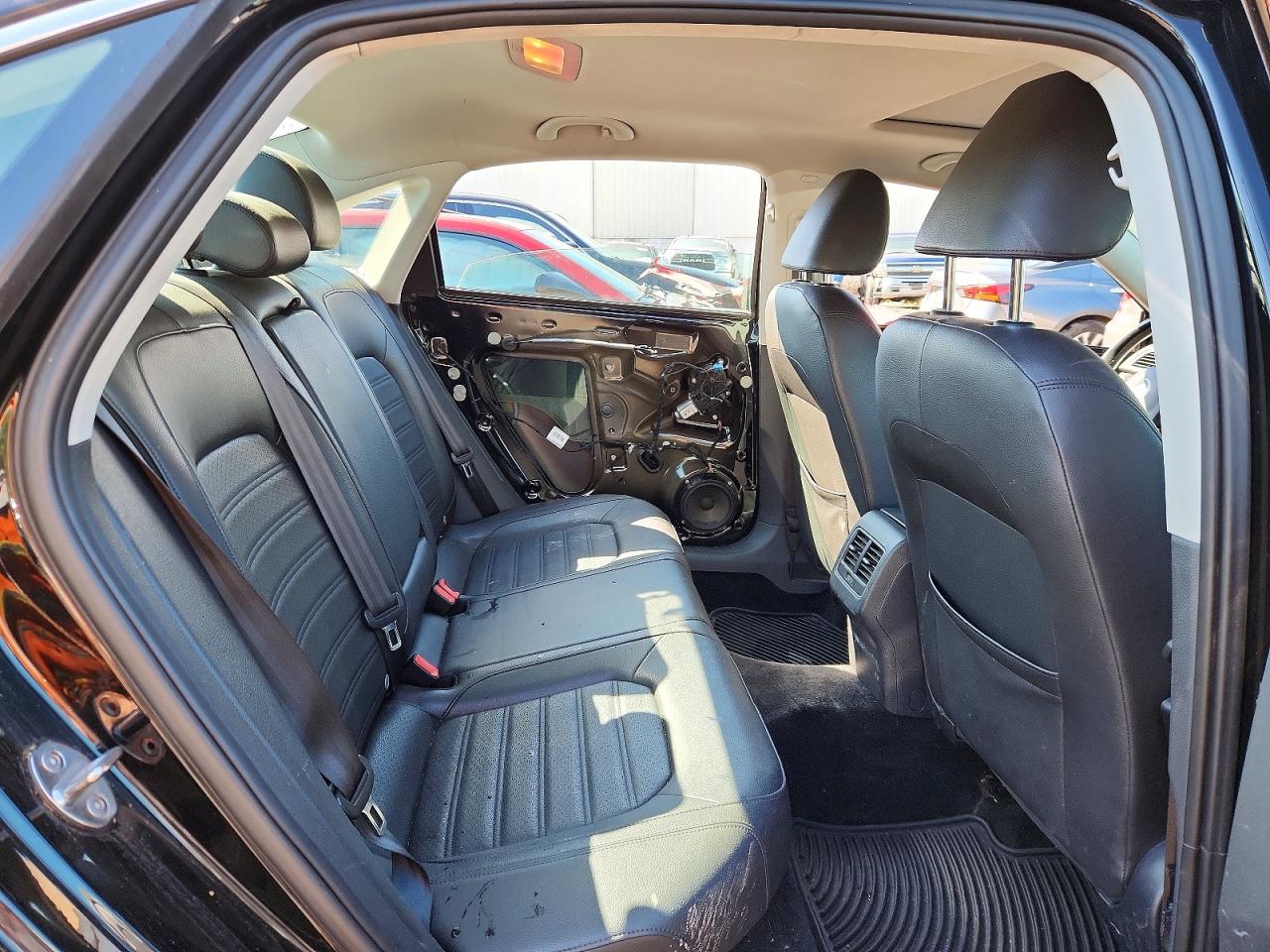 VOLKSWAGEN PASSAT 2015 — 11