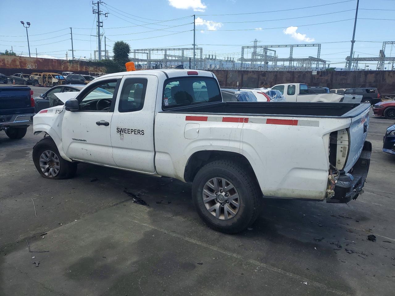 TOYOTA TACOMA 2017 — 3