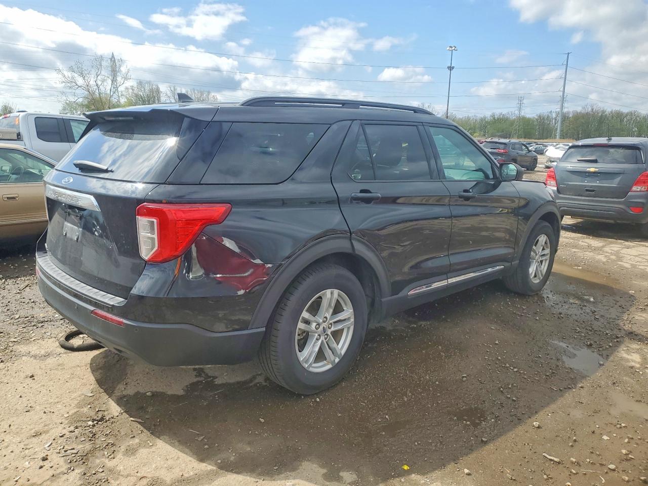 FORD EXPLORER 2022 — 4