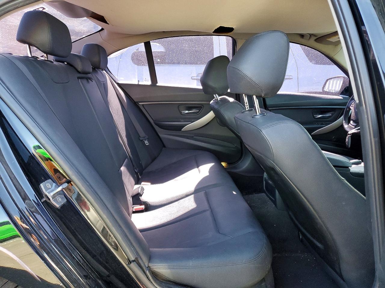 BMW 320 2015 — 11