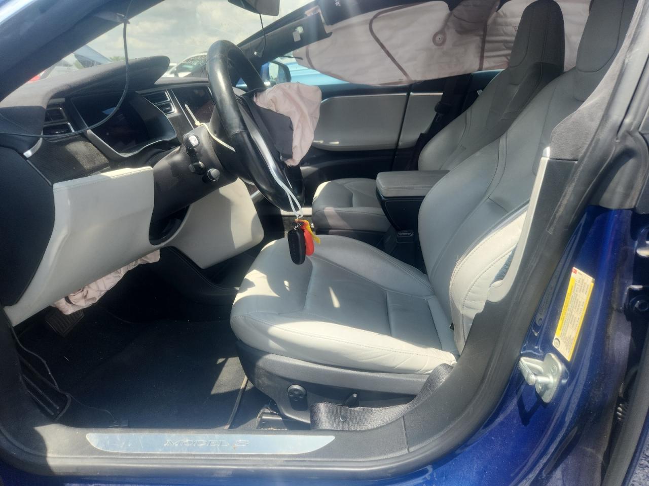 TESLA MODEL S 2016 — 8