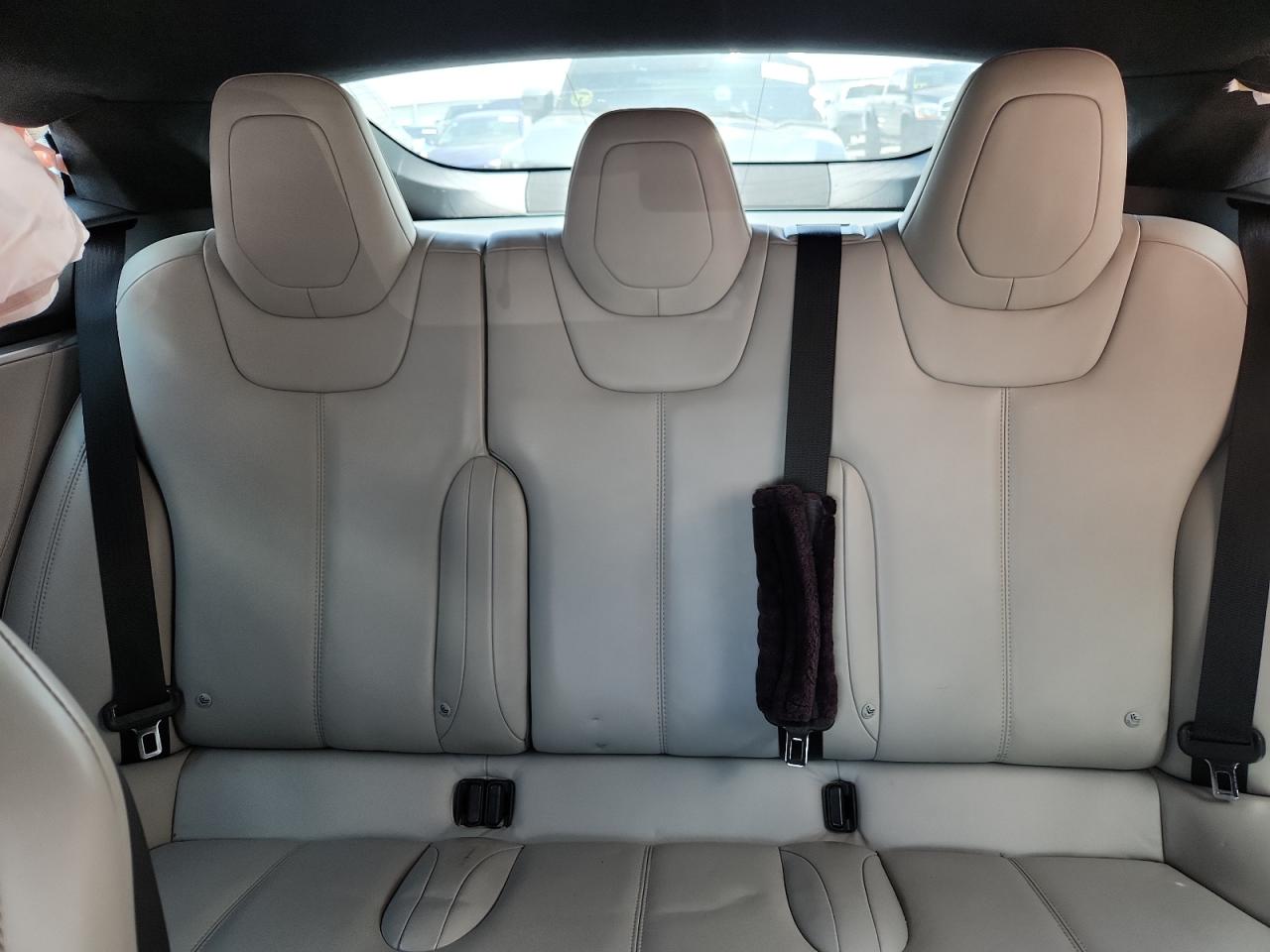 TESLA MODEL S 2016 — 11
