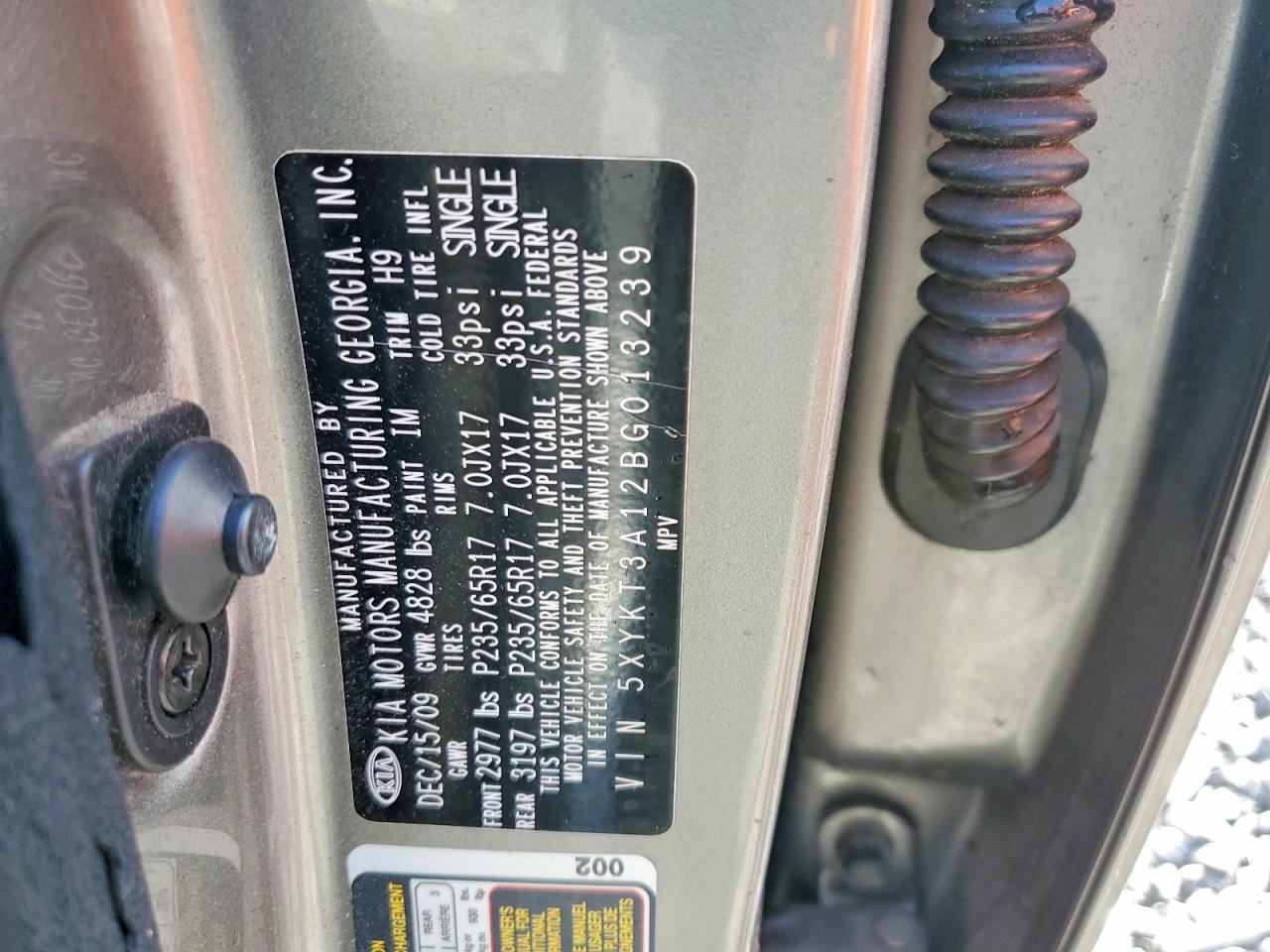 KIA SORENTO 2011 — 14
