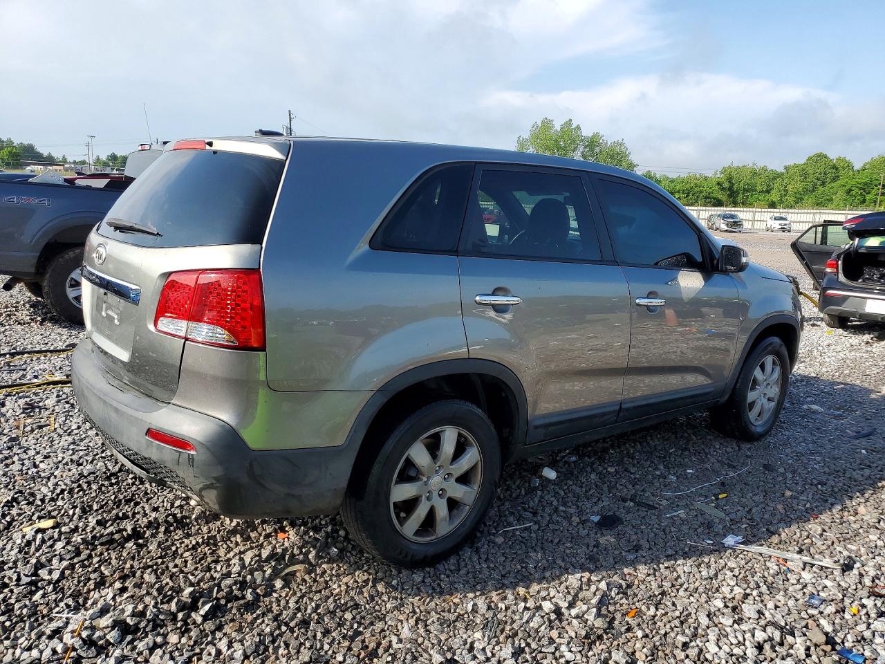KIA SORENTO 2011 — 4