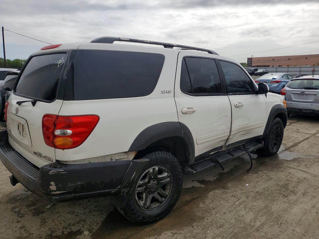 TOYOTA SEQUOIA 2003 — 4