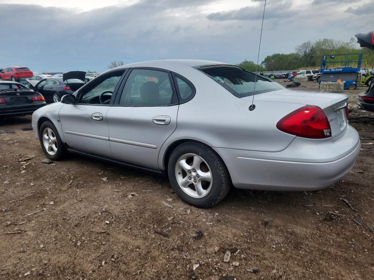 FORD TAURUS 2001 — 3