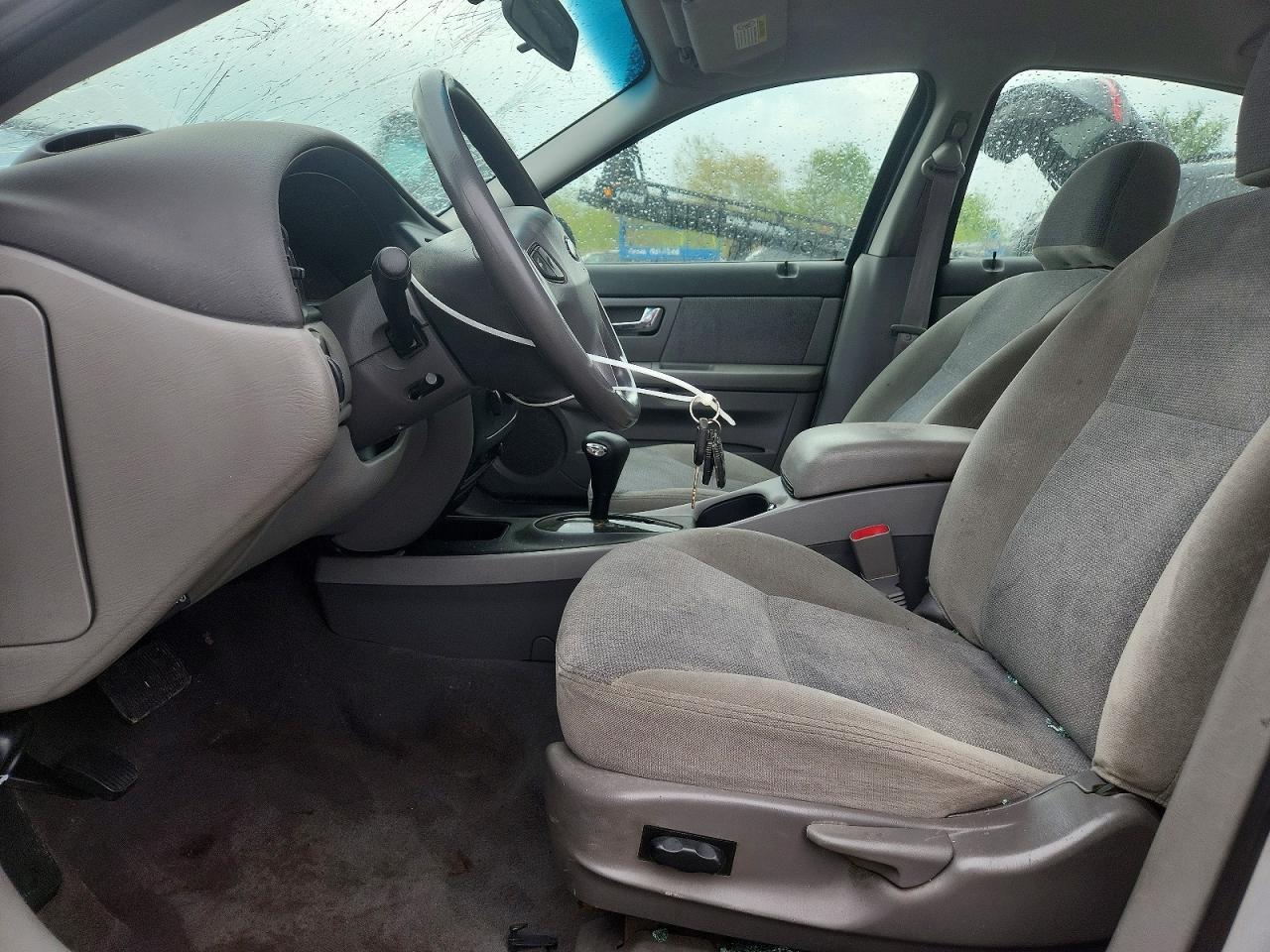 FORD TAURUS 2001 — 8