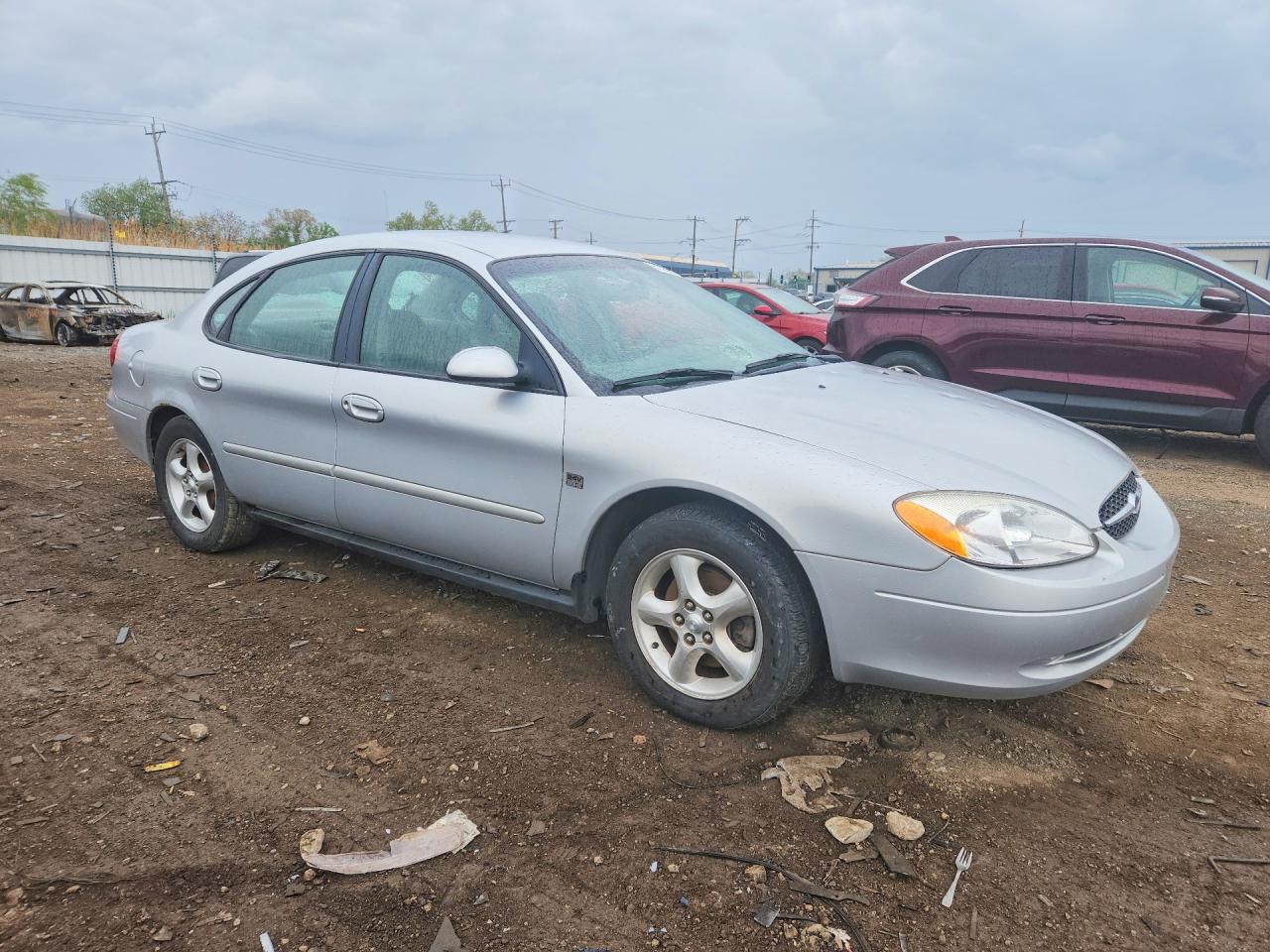 FORD TAURUS 2001 — 5