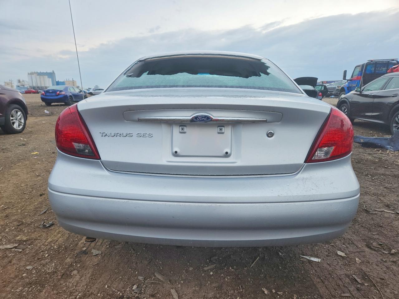 FORD TAURUS 2001 — 7
