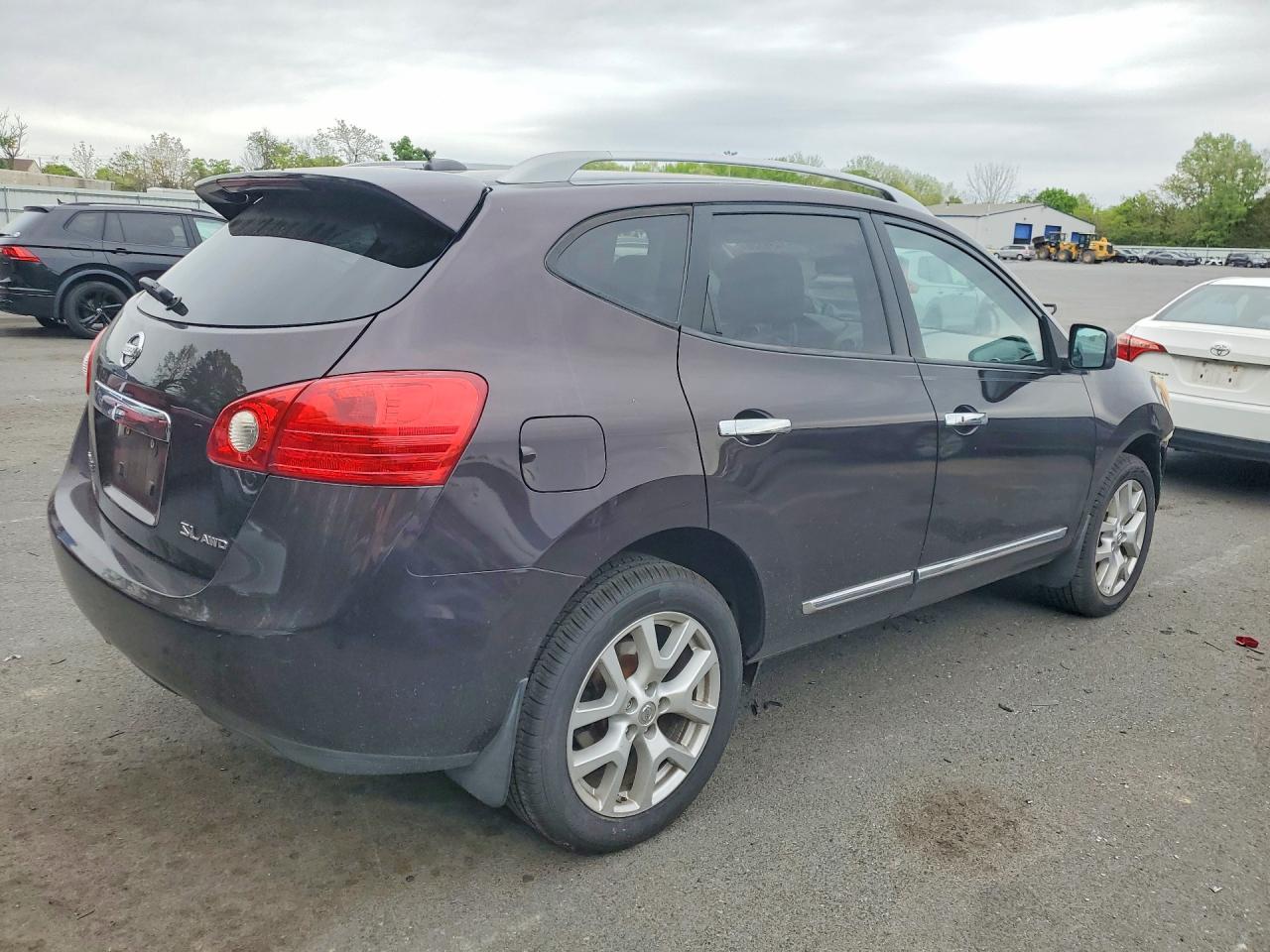 NISSAN ROGUE 2011 — 4