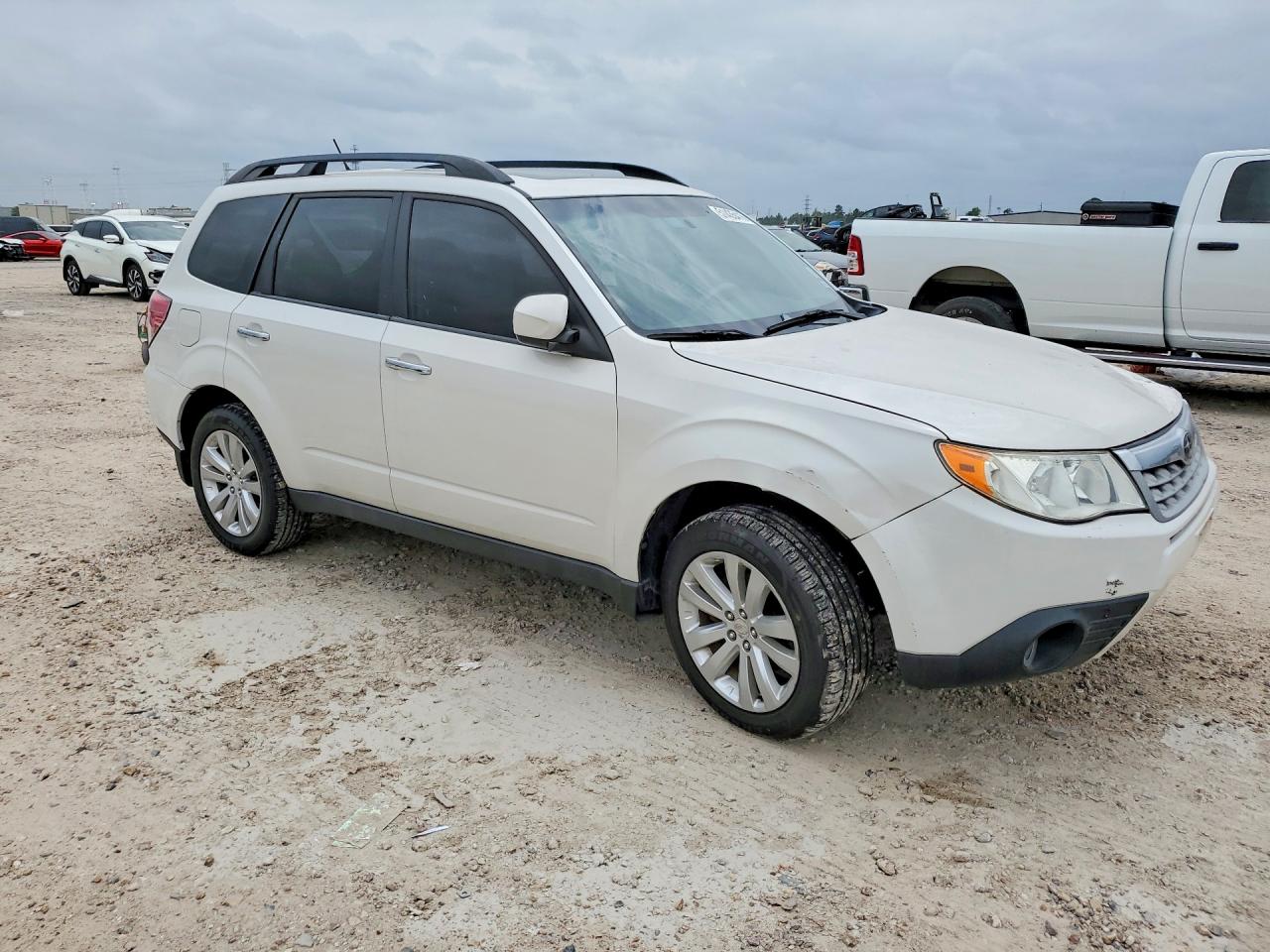 SUBARU FORESTER 2011 — 5