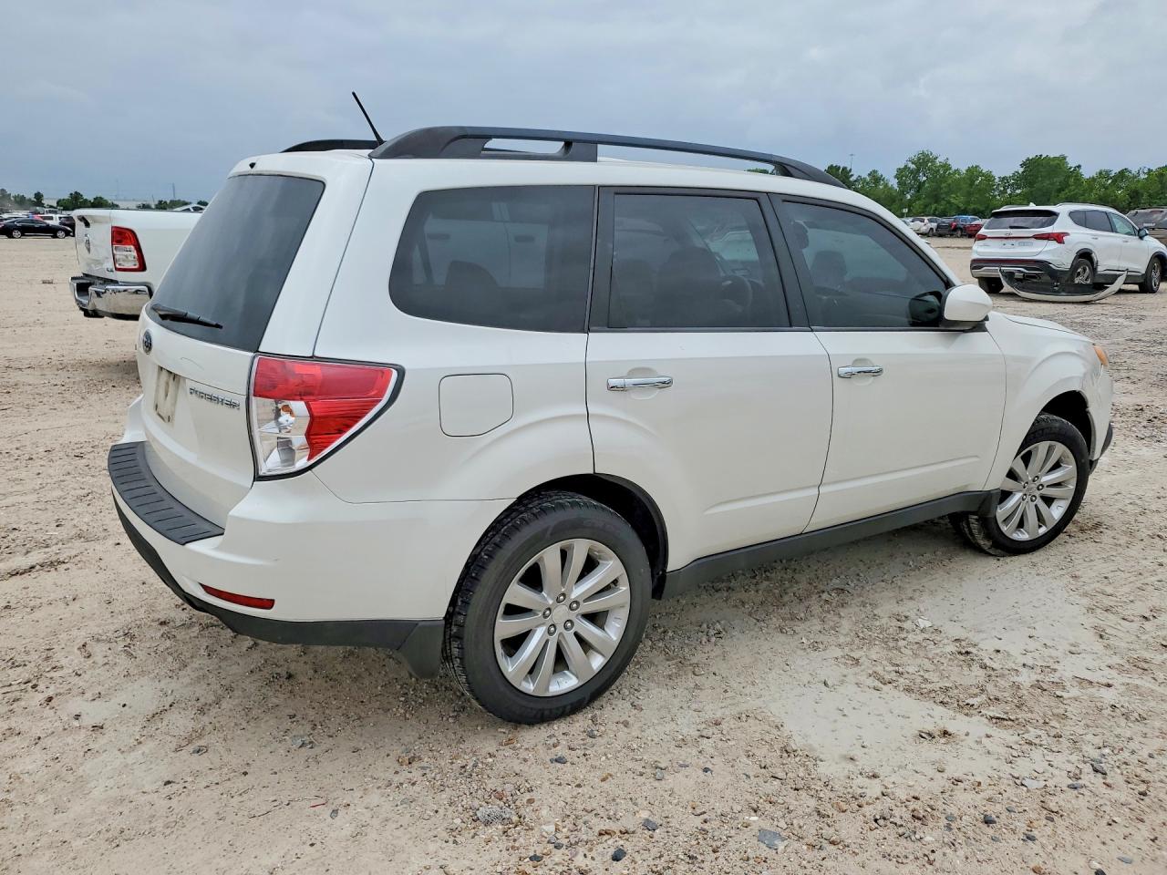 SUBARU FORESTER 2011 — 4