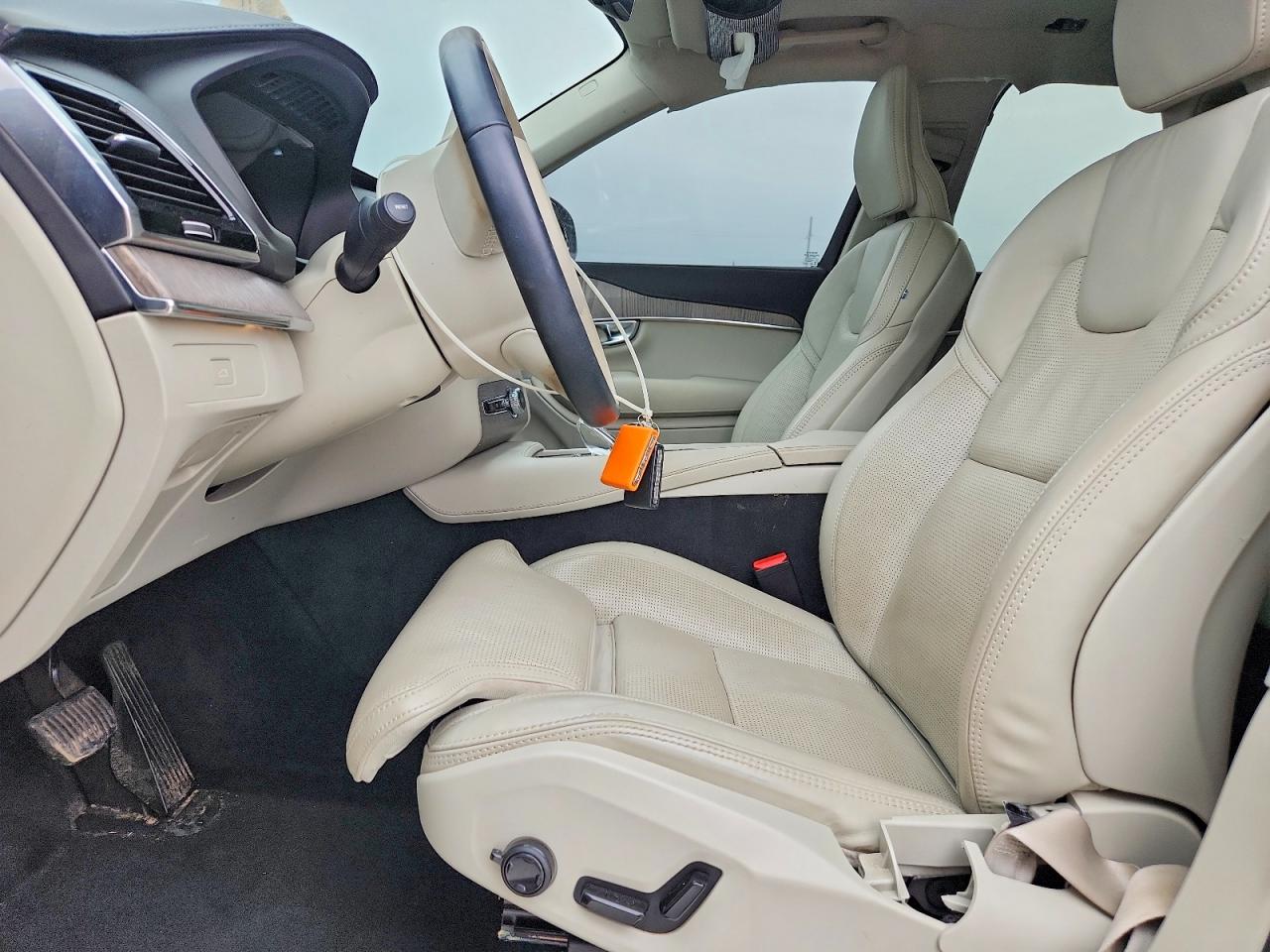 VOLVO XC90 2023 — 8