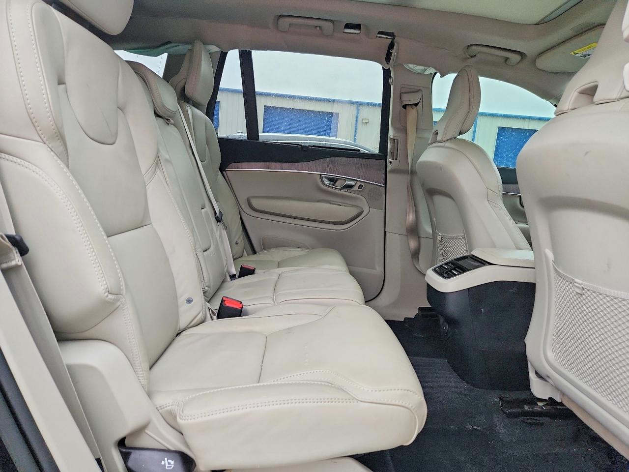 VOLVO XC90 2023 — 12