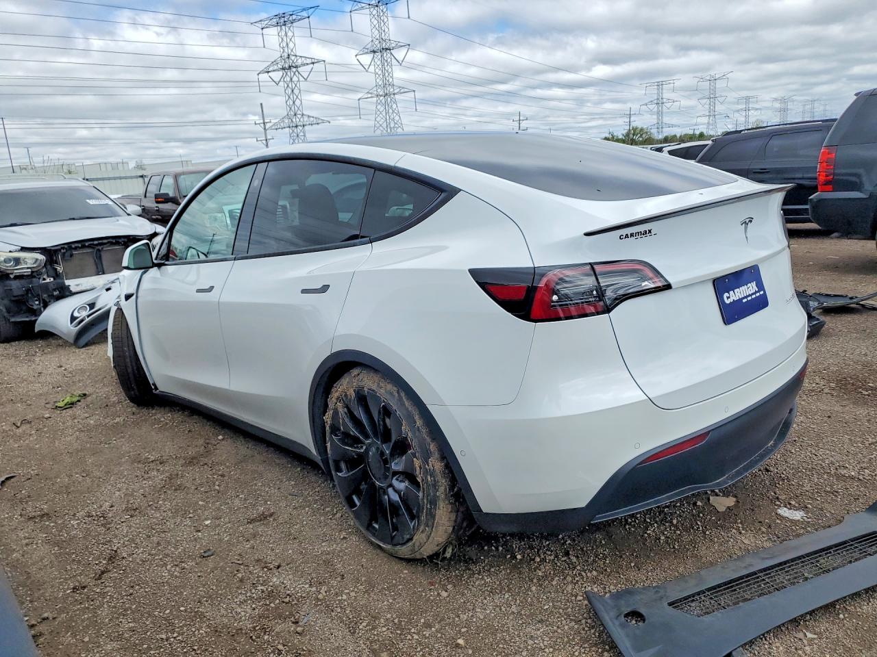 TESLA MODEL Y 2021 — 3
