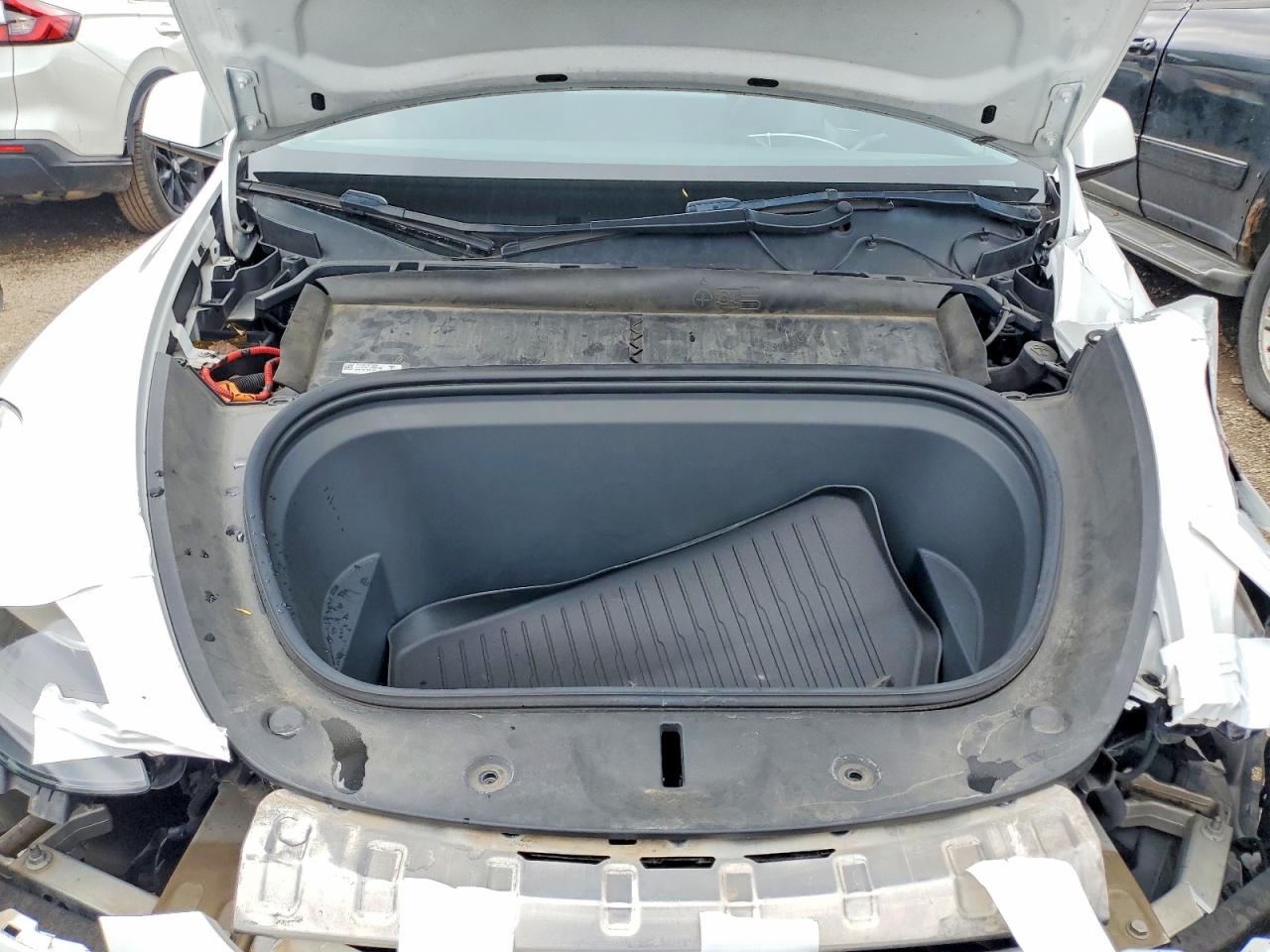 TESLA MODEL Y 2021 — 12