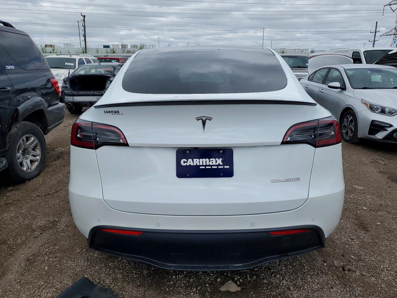 TESLA MODEL Y 2021 — 7