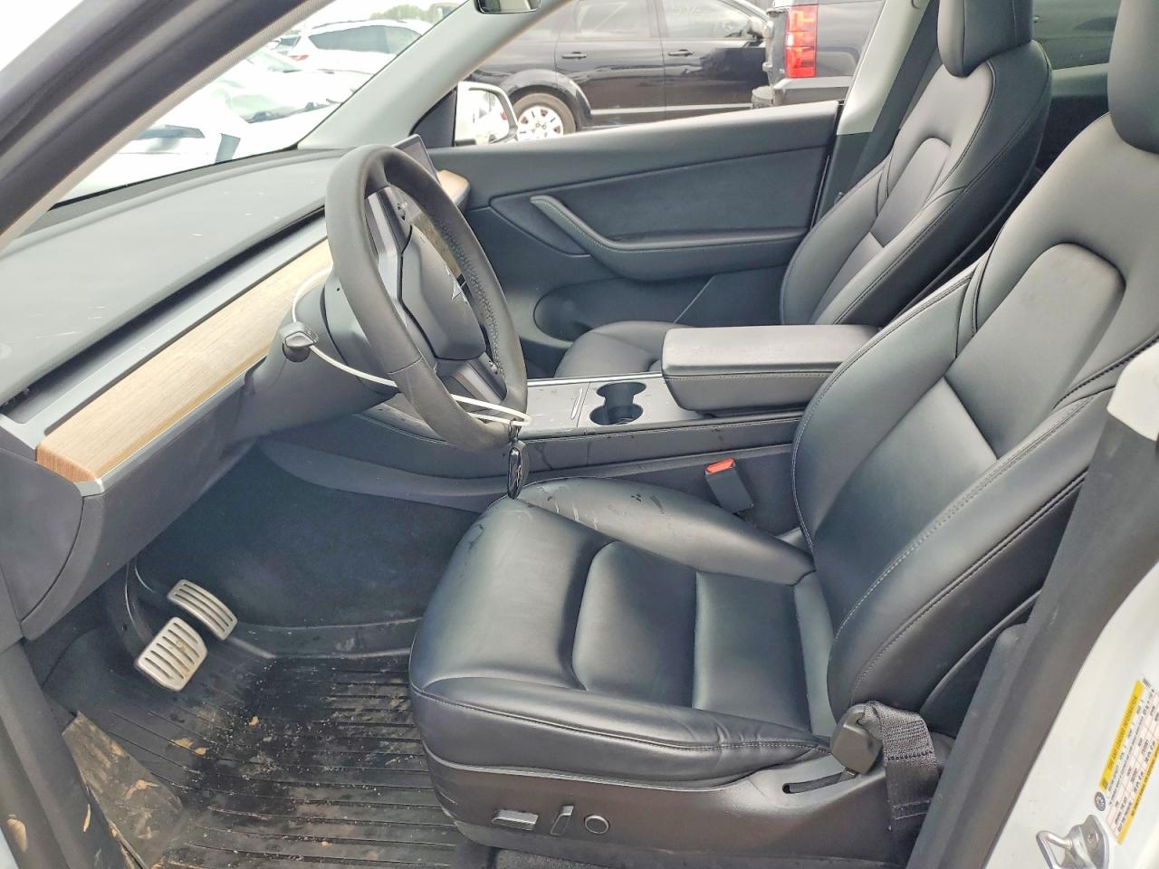 TESLA MODEL Y 2021 — 8