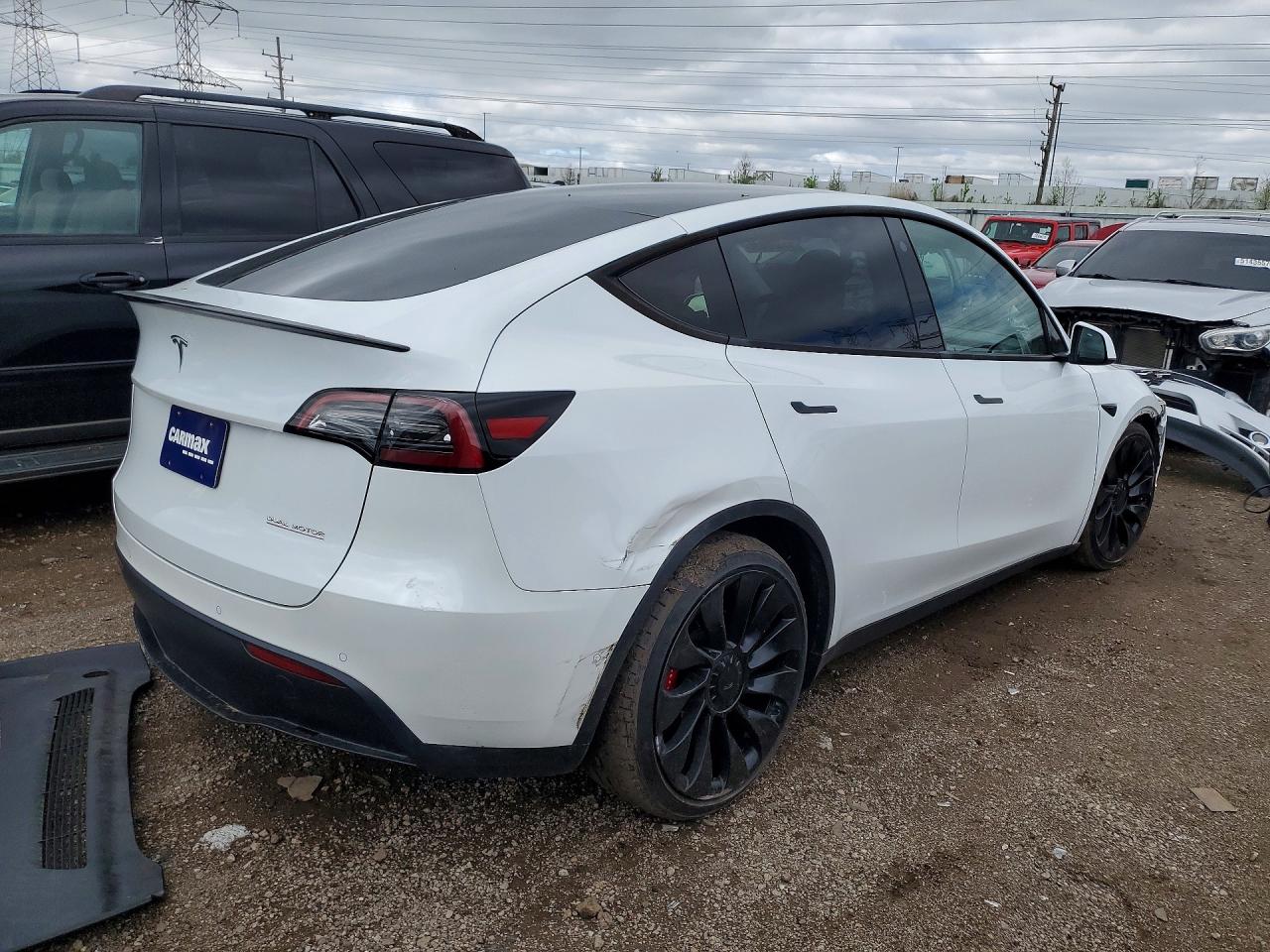 TESLA MODEL Y 2021 — 4