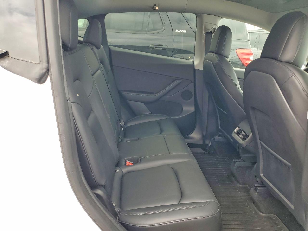 TESLA MODEL Y 2021 — 11