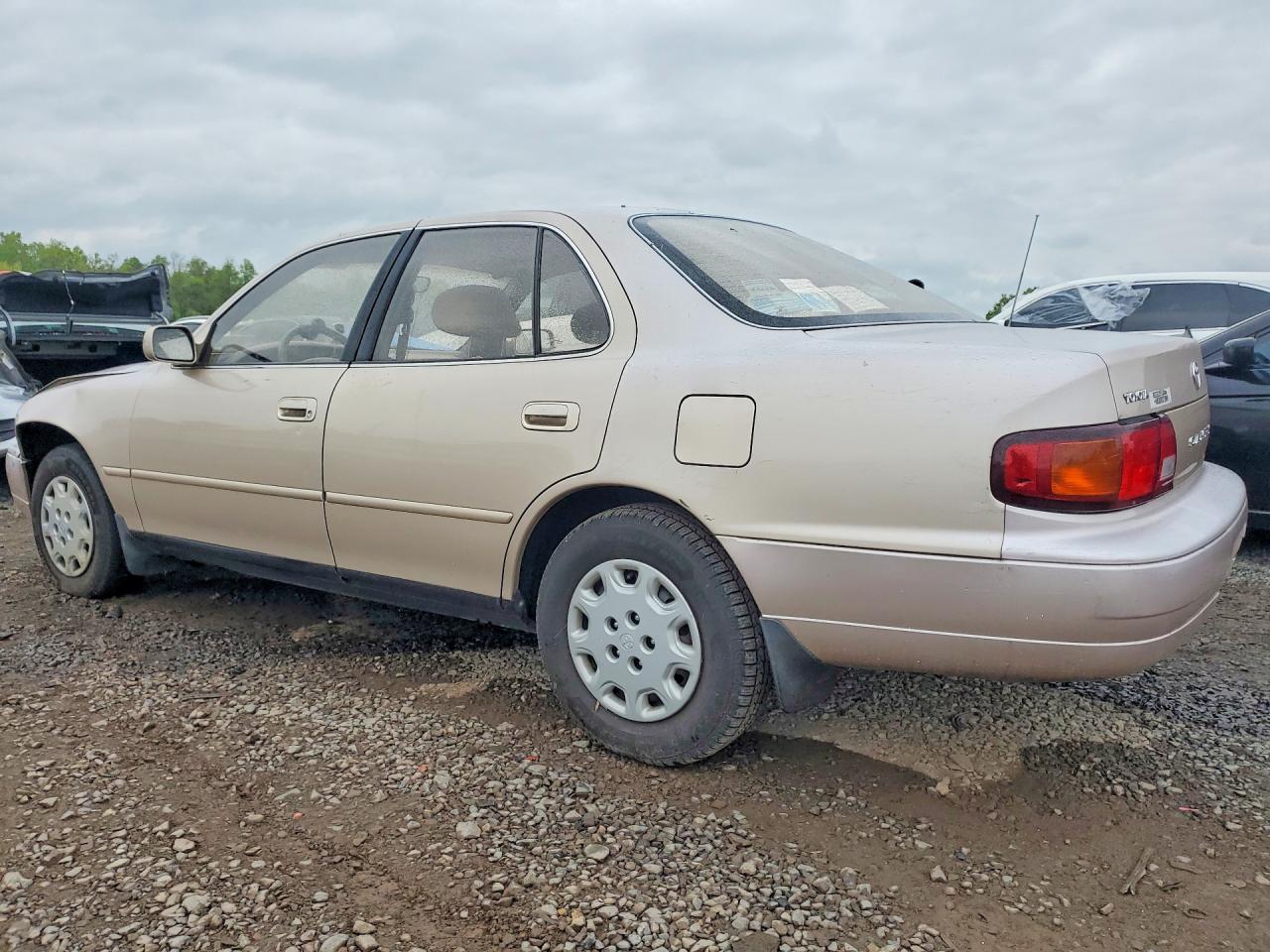 TOYOTA CAMRY 1995 — 3