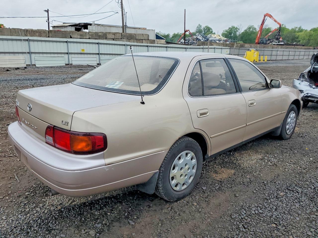 TOYOTA CAMRY 1995 — 4