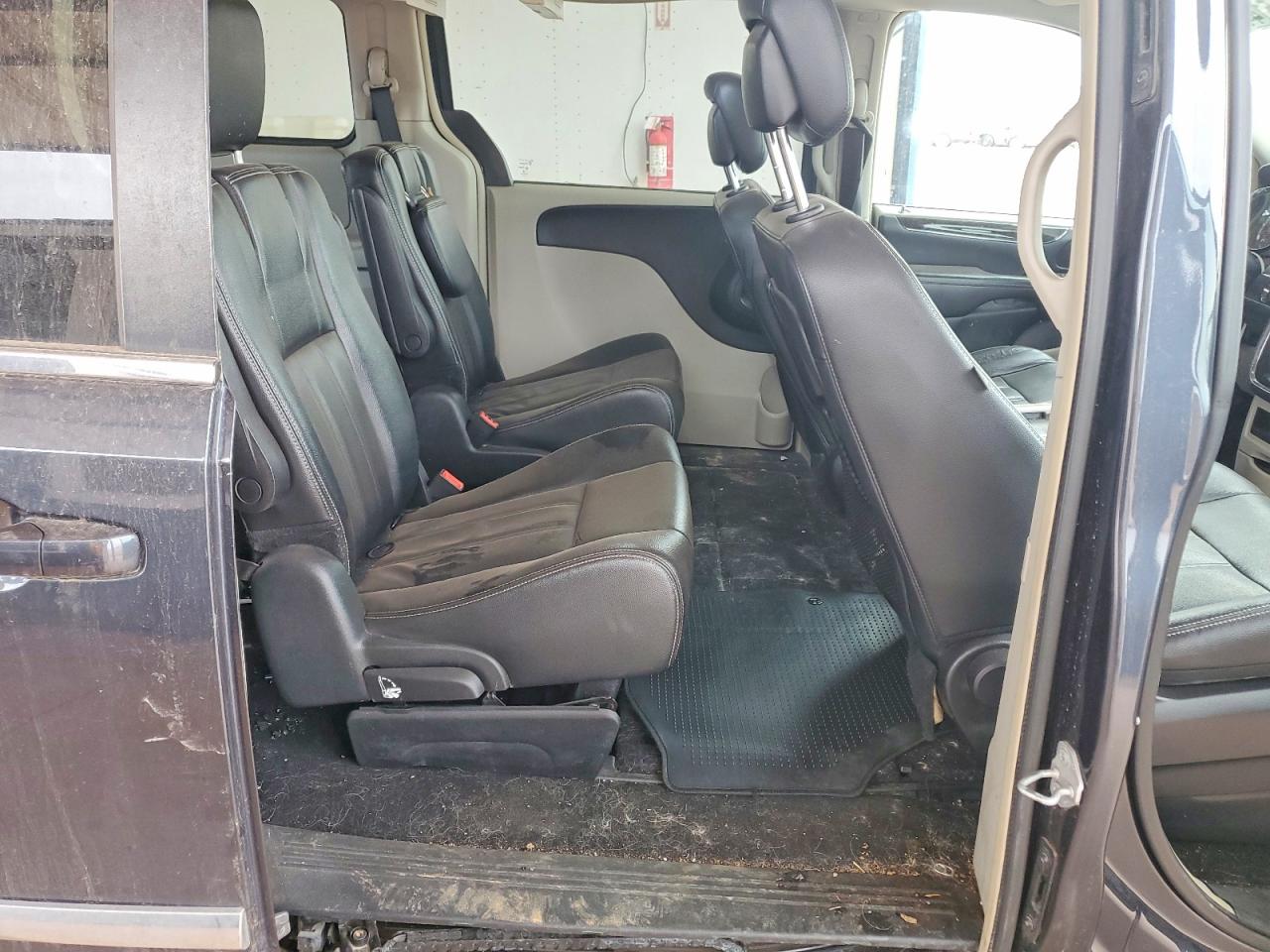 CHRYSLER TOWN & COUNTRY 2014 — 12