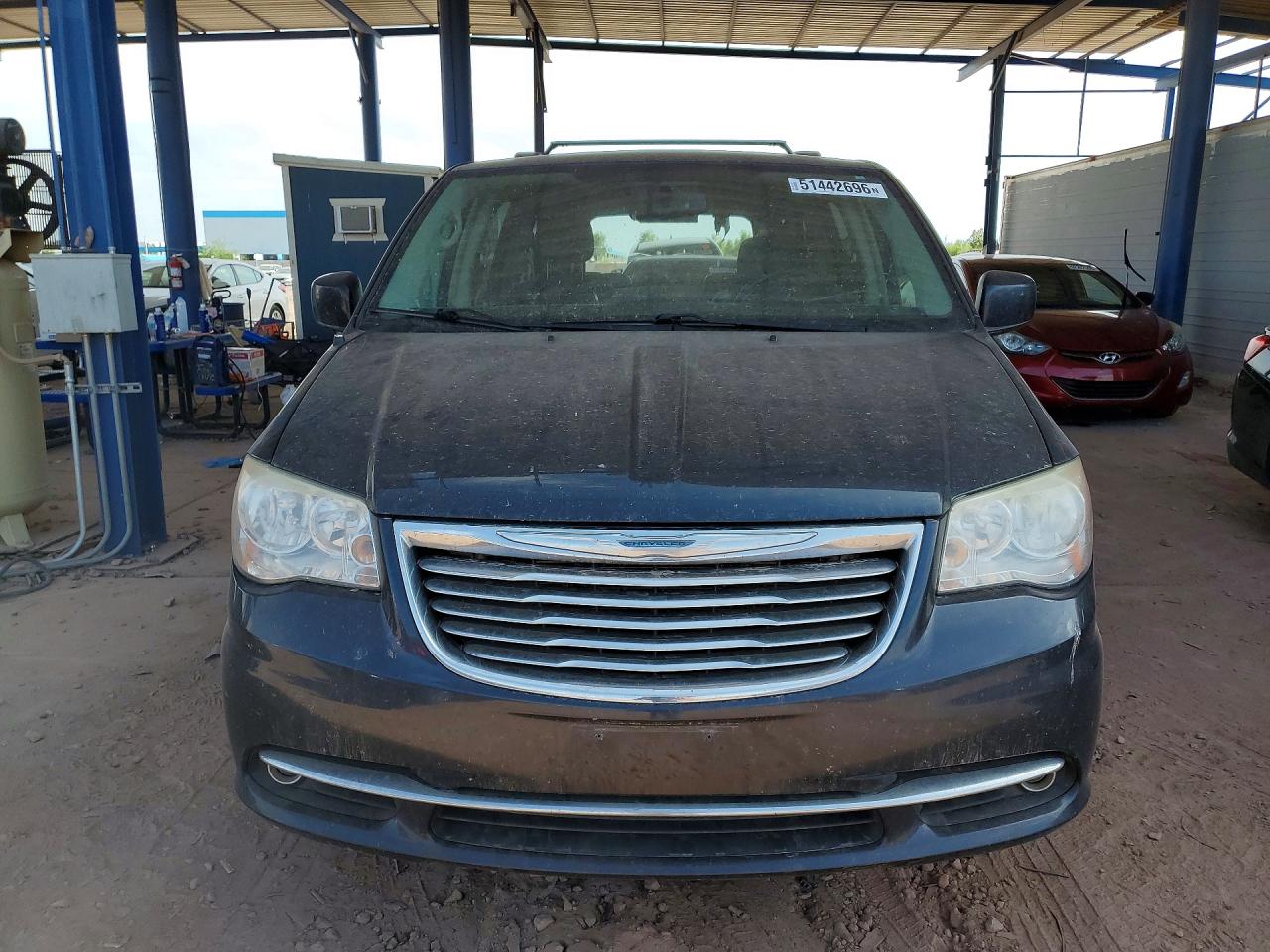 CHRYSLER TOWN & COUNTRY 2014 — 6