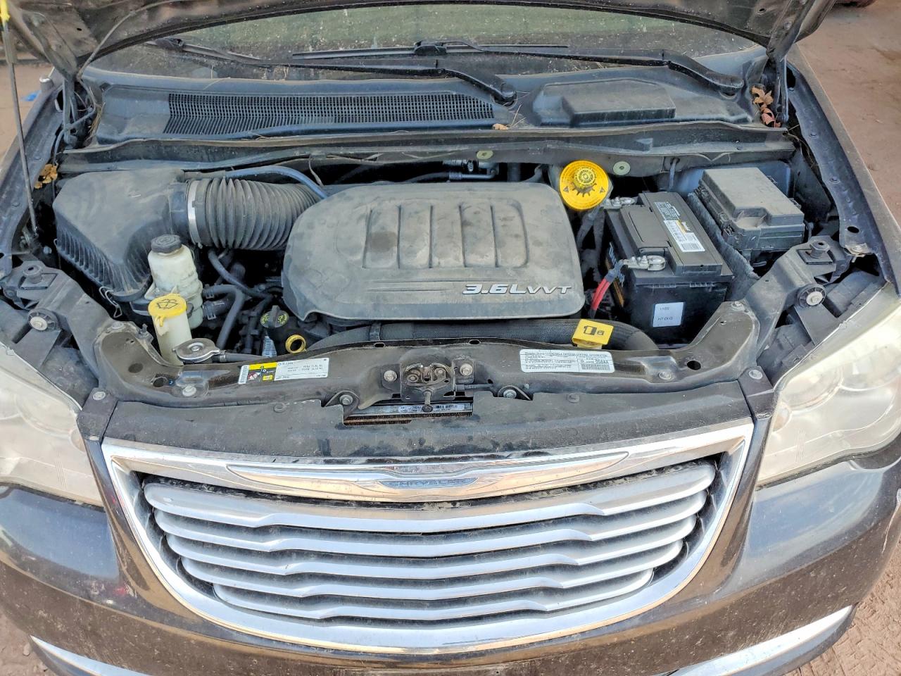 CHRYSLER TOWN & COUNTRY 2014 — 13