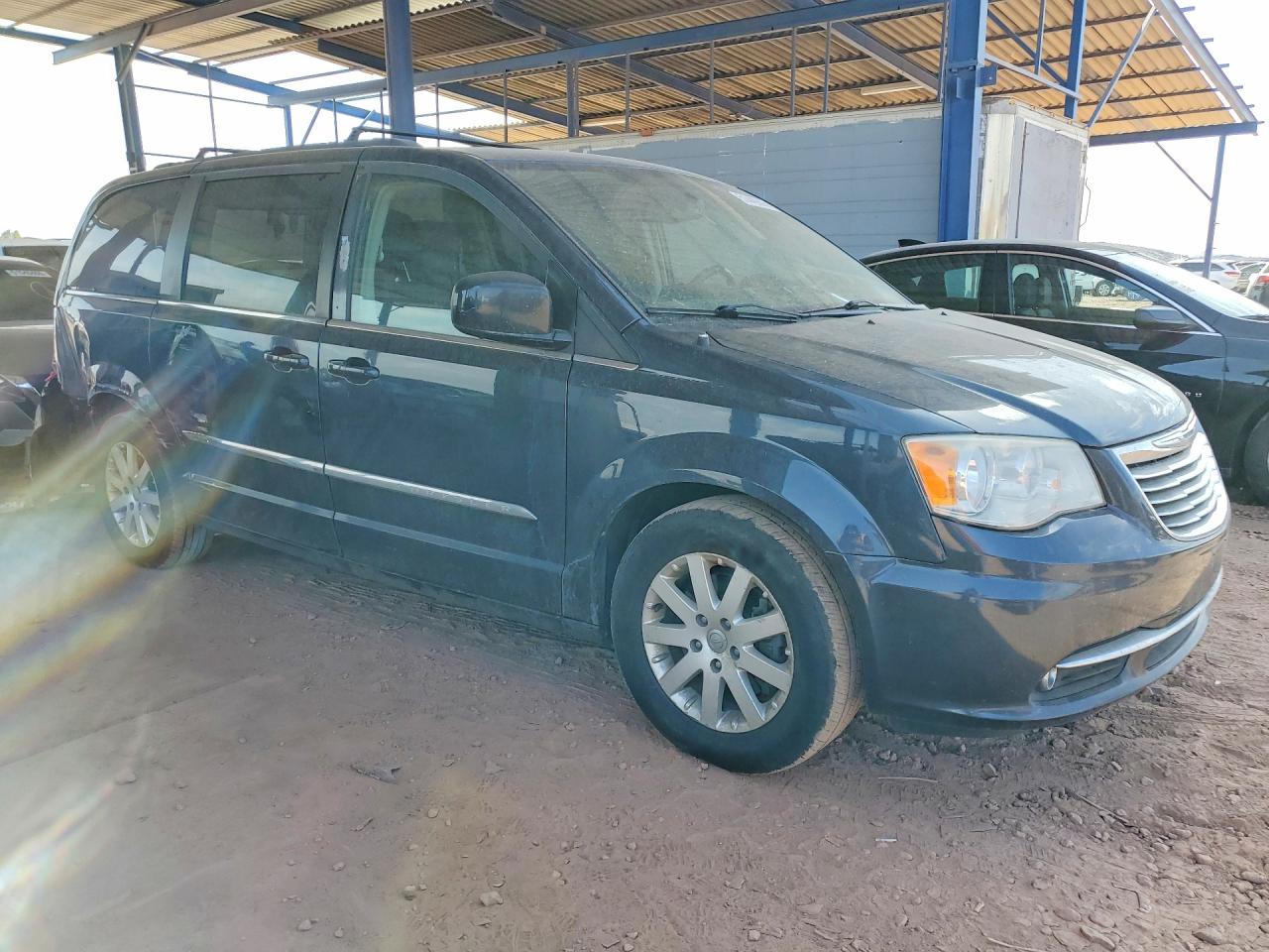 CHRYSLER TOWN & COUNTRY 2014 — 5