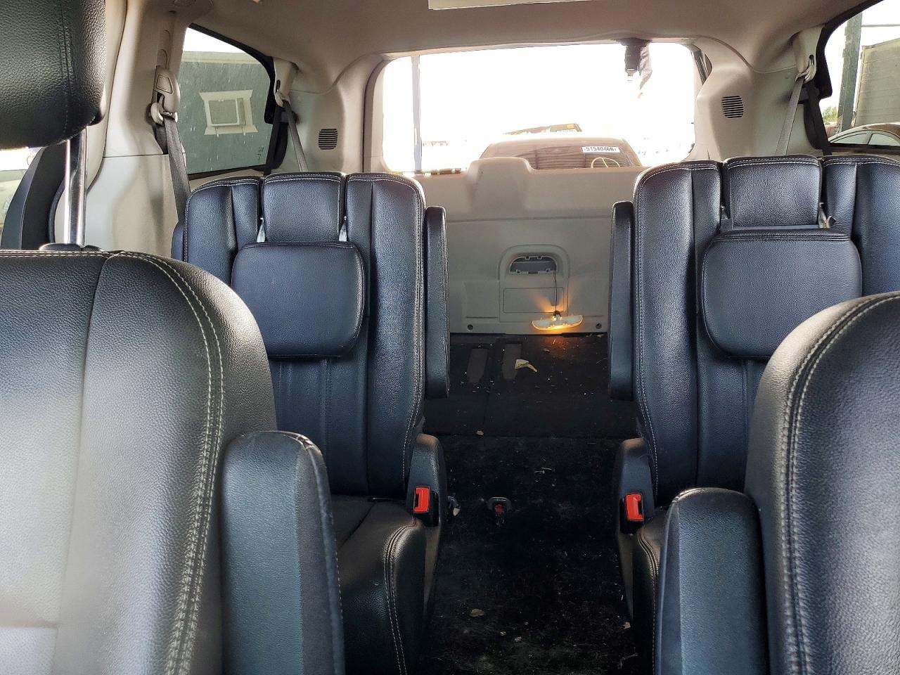 CHRYSLER TOWN & COUNTRY 2014 — 11
