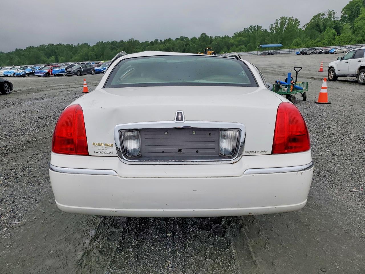 LINCOLN TOWN CAR 2009 — 7