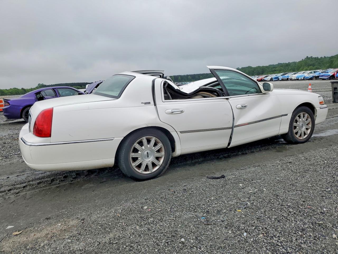 LINCOLN TOWN CAR 2009 — 4